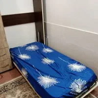 تخت کم جا