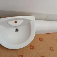 روشویی‌پایه‌دار