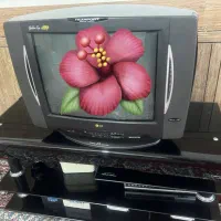 تلویزیون با میز