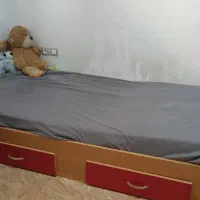 تخت و کمد