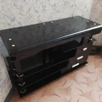 میز تلویزیون شیشه‌ای