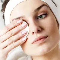 پاکسازی پوست همراه با مشاوره رایگان پوست و مو