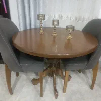 میز گرد سالم و صندلی تکی