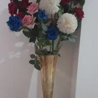 گل با گلدان طلایی