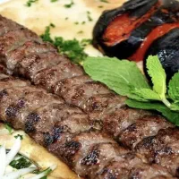 باربیکیو . کباب. نان داغ