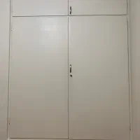 در کمد دیواری