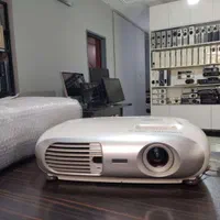 ویدئو پروژکتور ویژه محیط اموزشی نور کم