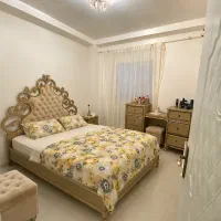 فروش‌تخت وپاتختی و میزارایش و همراه پافین کنار تخت