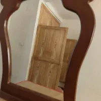 فروش یک آینه با قاب چوبی جنس خوب