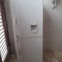 یخچال فریزر کاملا تمیز و سالم