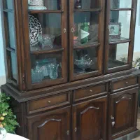 یک عدد بوفه کهنه کارقدیم