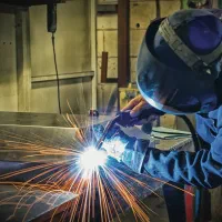 کارگر ساده فنی یا کمک جوشکار