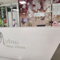 مشاور کلینیک پوست و مو زیبایی