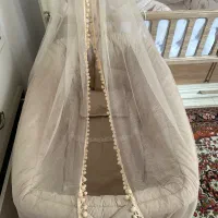 گهواره و تخت کنار مادر آنجلند