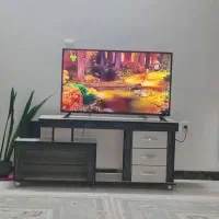 تلوزیون و میز