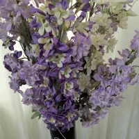 10 شاخه گل مصنوعی همراه گلدان