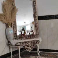 اینه ساعت زیر تلویزیون