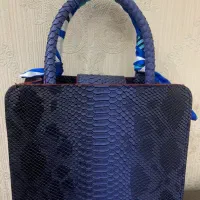 کیف|کیف، کفش، کمربند|کیش, |دیوار