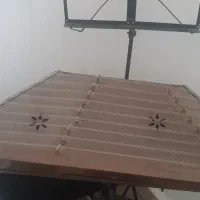 سنتور با چمدان ، میز ، پای نت ، مضراب