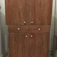 دو کابینت فلزی صدزنگ شده و روکشدار و یک کمدچوبی