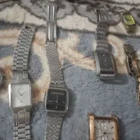 تعدادی ساعت بفروش میرسد