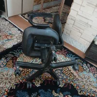 صندلی گردان چرم مشکی کاملاً سالم|صندلی و نیمکت|شهریار, شهرک شاهد|دیوار