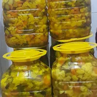 ترشی زعفرانی بختیاری دبه ای خانگی