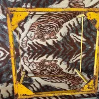 چهار پایه رنگ شده