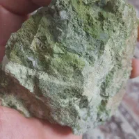 فروش یک عدد سنگ سبز