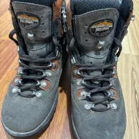 کفش کوه یا طبیعتگردی