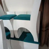 میز و شیش عدد صندلی