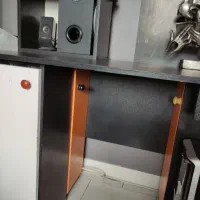 میز تحریر وکامپیوتر