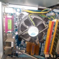 کامپیوتر کامل با میز ،کابل و موس