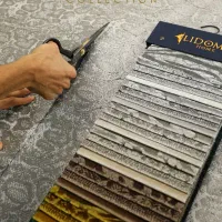 کارگر ساده در پارچه فروشی