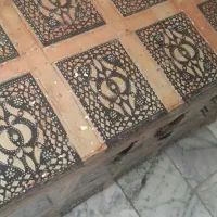با سلام یک عدد صندوق قدیمی بفروش میرسد