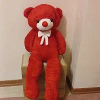 عروسک خرس قرمز
