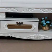 میز تلویزیون کاملا سالم و نو