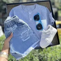 عکاس خانم با آیفون 16 فروشگاه