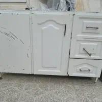 یک عدد کابینت سه تایی فلزی فروشی