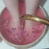 اصلاح صورت بانوان و پدیکور و ژلیش دست و پا