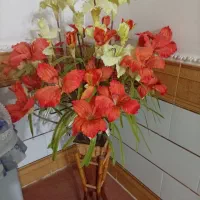 گل مصنوعی با گلدان