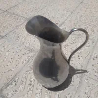 یک عدد پارچ قدیمی