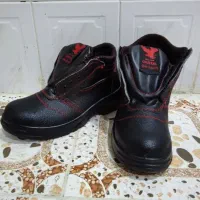 شش جفت کفش ایمنی و دستکش کار|کیف، کفش، کمربند|ایذه, |دیوار