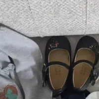 چندتیکه لباس ودوجفت کفش