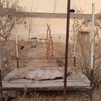 تخت آهنی باقی سنگین