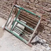 یک عدد پنجره ویک عدد.   در