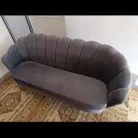 دو عدد مبل سه نفره صدفی در حد نو