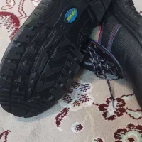 کفش ایمنی|کیف، کفش، کمربند|اندیشه, اندیشه فاز ۱|دیوار