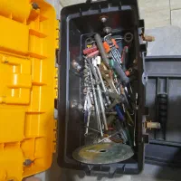 جعبه ابزار با ابزار دخلش