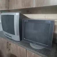 تلوزیون قدیمی و کامپوتر قدیمی